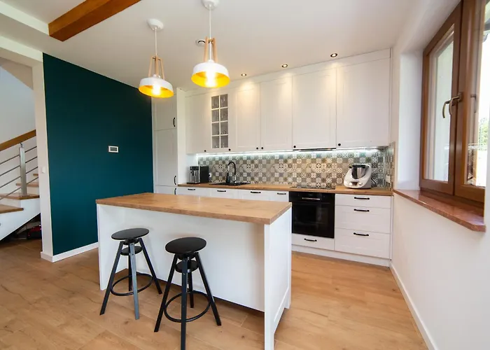 Semesterbostad Dom Nad Jeziorem Gleboczek Lipnica (Bytow)